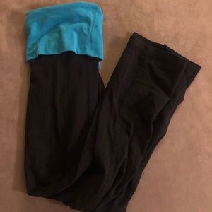 blk yoga pants w/turquiose band